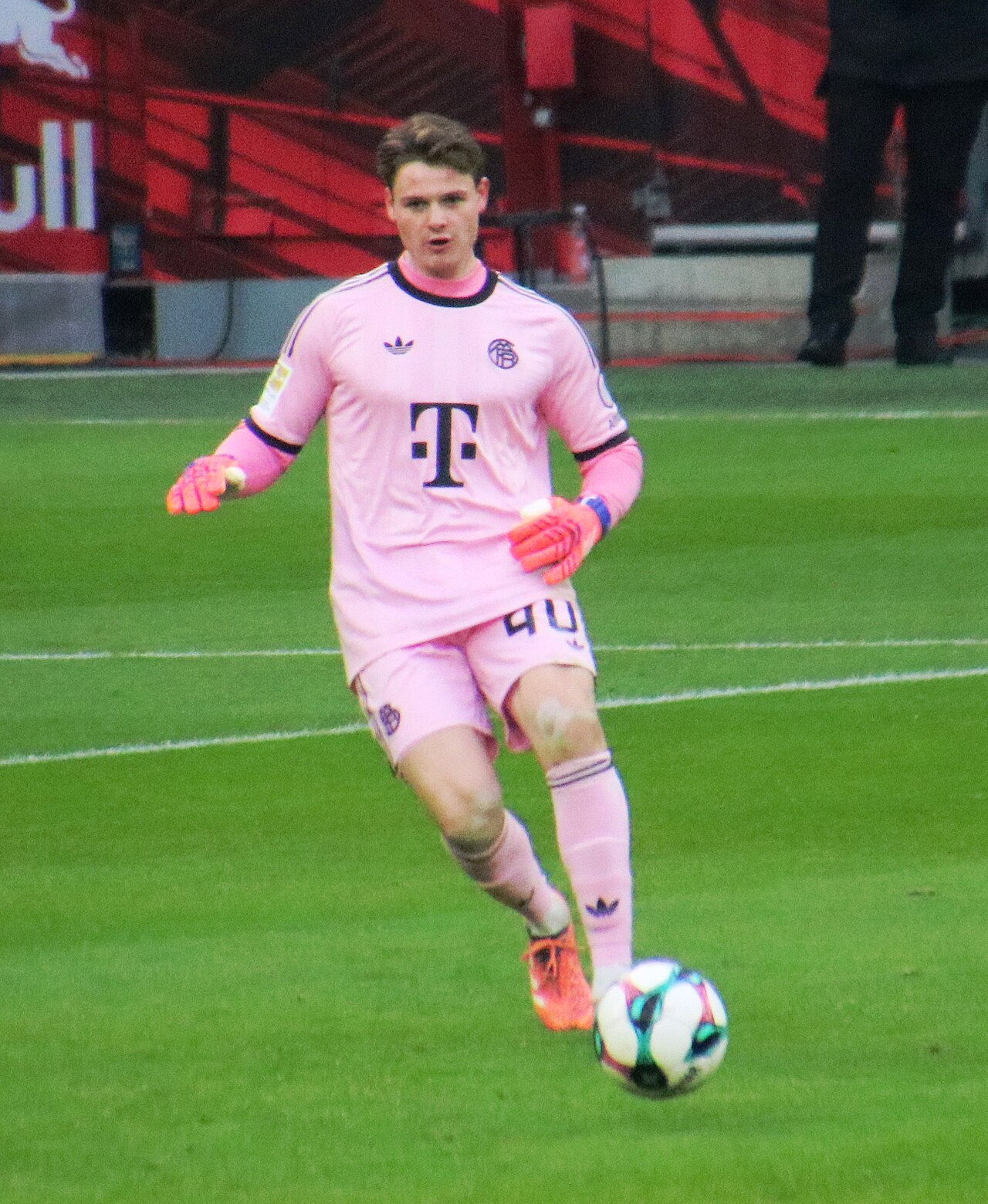 At 22: Jonas Urbig's Rapid Ascent at Bayern Munich